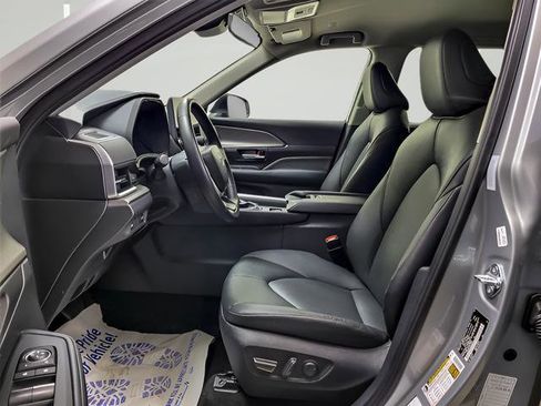 Certified 2025 Toyota Grand Highlander XLE image 8