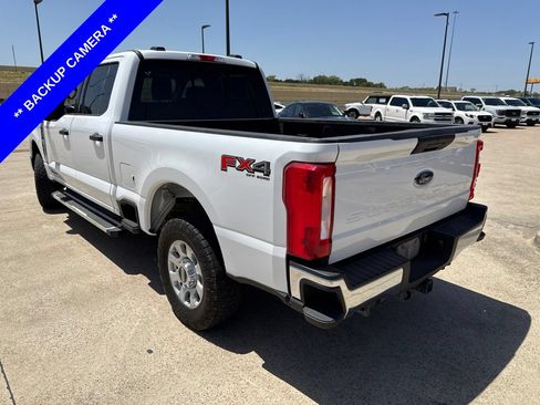 Used 2023 Ford F250 XLT w/ FX4 Off-Road Package AWD/4WD image 9