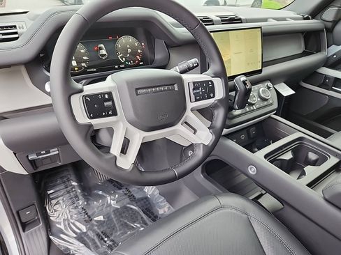 New 2024 Land Rover Defender 110 SE image 14