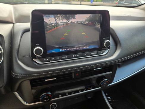 Used 2023 Nissan Rogue SV FWD image 26