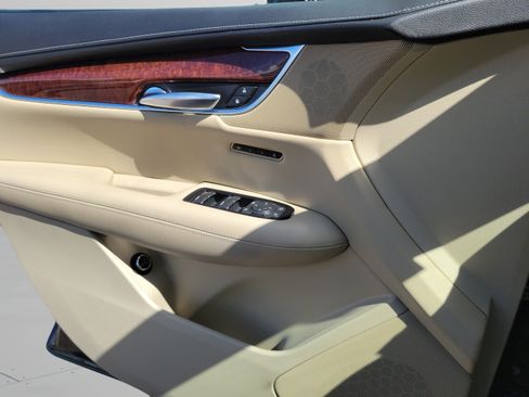 Used 2019 Cadillac XT5 Luxury FWD image 21