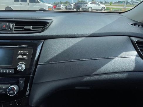 Used 2017 Nissan Rogue SV FWD image 26