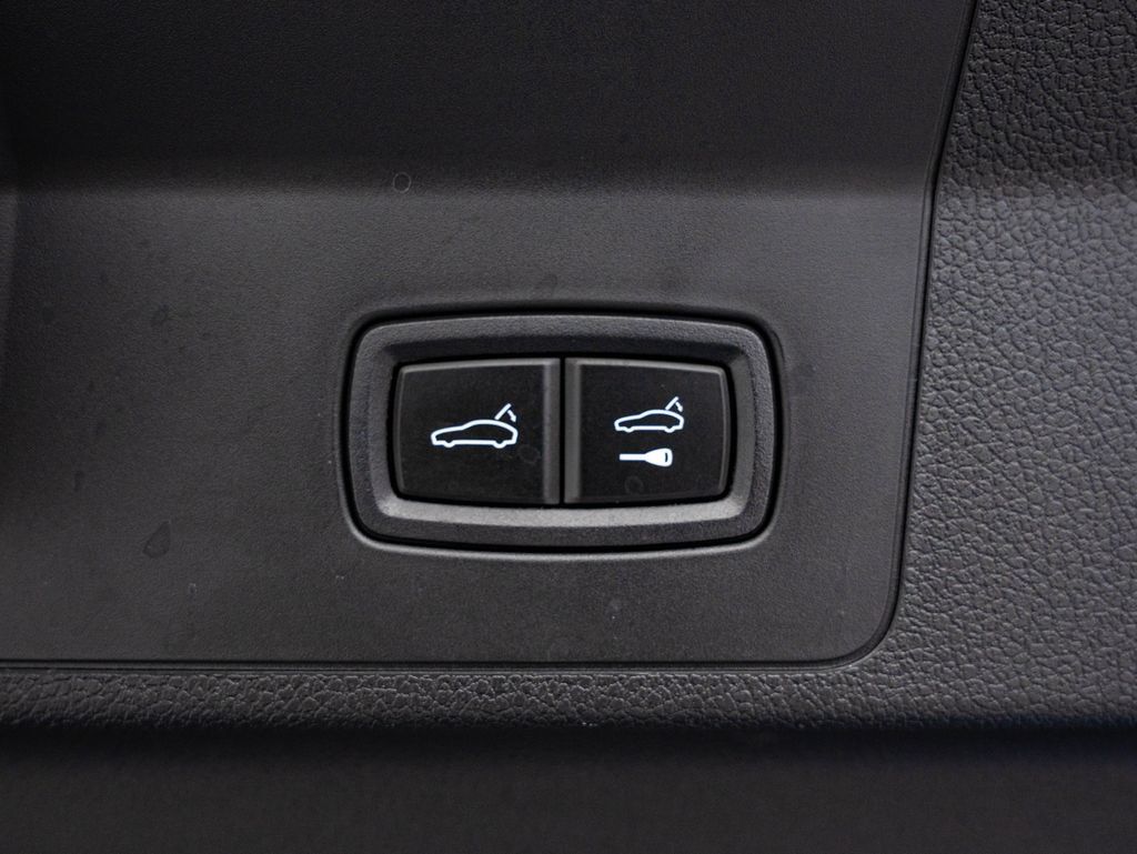 Certified 2025 Porsche Panamera 4 w/ Premium Package AWD/4WD image 22