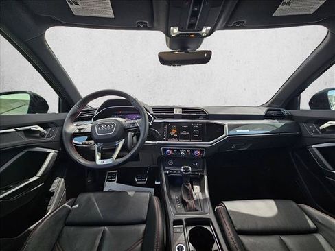 Certified 2025 Audi Q3 2.0T Premium Plus w/ Premium Plus Package AWD/4WD image 17