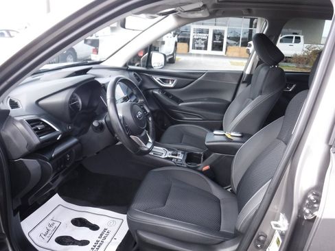 Used 2020 Subaru Forester Premium image 11
