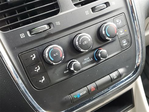 Used 2017 Dodge Grand Caravan SXT image 15