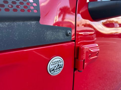 Used 2018 Jeep Wrangler Unlimited Sport S AWD/4WD image 17