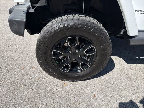 Used 2018 Jeep Wrangler Unlimited Sahara image 11