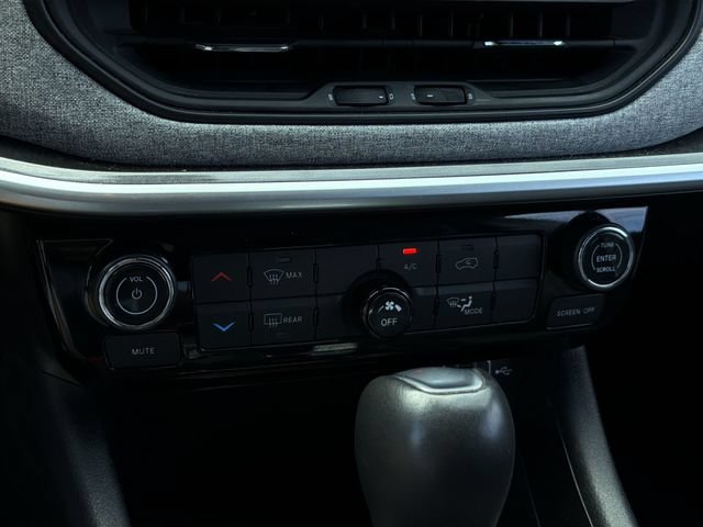 Used 2024 Jeep Compass Latitude AWD/4WD image 23
