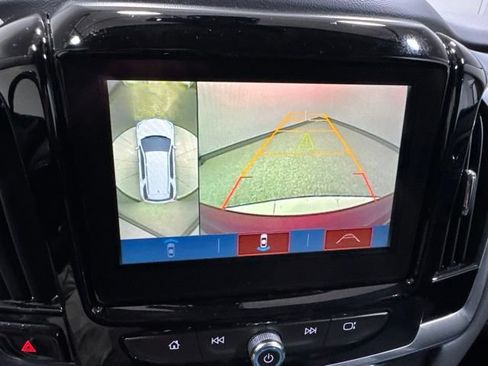 Used 2019 Chevrolet Traverse LT w/ LT Premium Package FWD image 4