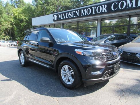 Used 2021 Ford Explorer XLT RWD image 3