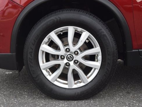 Used 2018 Nissan Rogue SV AWD/4WD image 18