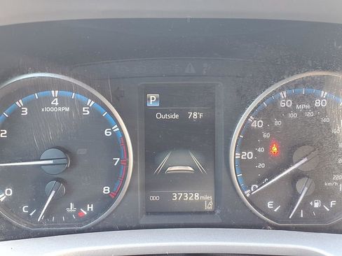 Used 2018 Toyota RAV4 LE FWD image 12