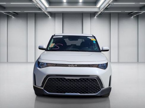 Certified 2025 Kia Soul LX w/ LX Technology Package FWD image 2