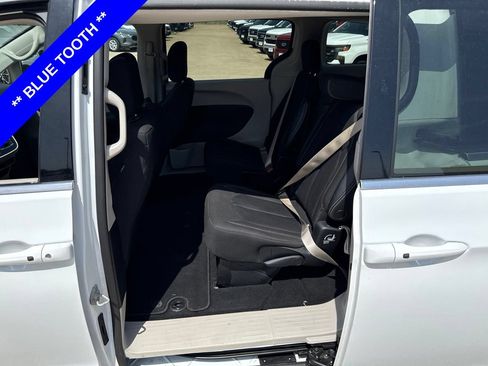 Used 2023 Chrysler Voyager LX FWD image 6