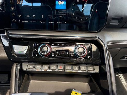 Used 2023 GMC Sierra 1500 AT4X image 13