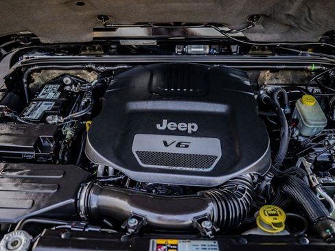 Used 2014 Jeep Wrangler Sahara w/ Connectivity Group AWD/4WD image 10
