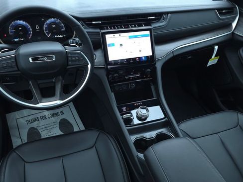 New 2025 Jeep Grand Cherokee Limited w/ Black Appearance Package AWD/4WD image 25