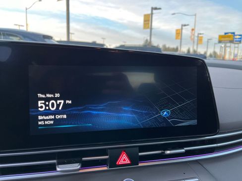 Used 2025 Hyundai Elantra SEL image 21