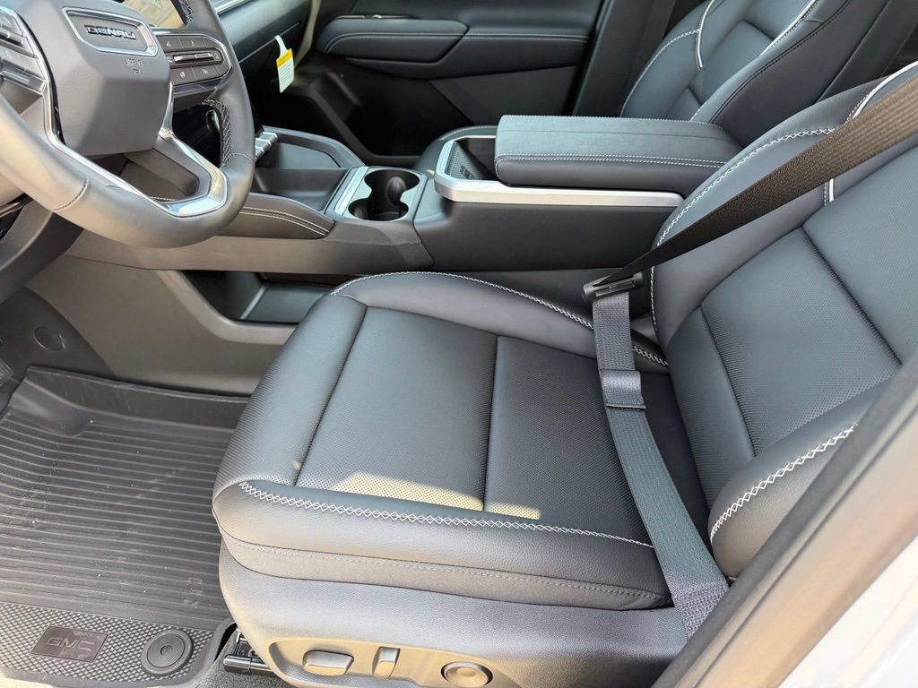 New 2027 GMC Terrain Denali w/ LPO, Black Badging Package AWD/4WD image 19