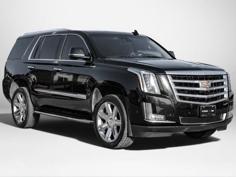Used 2018 Cadillac Escalade Luxury RWD image 4