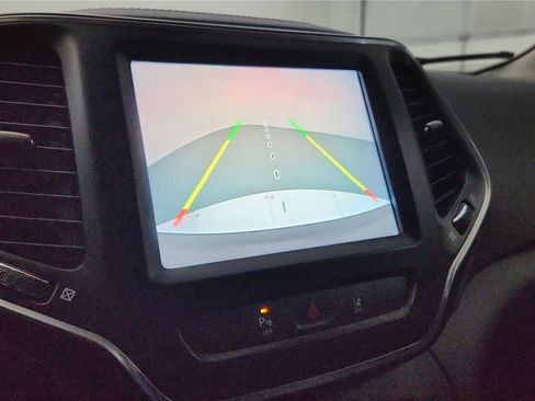 Used 2021 Jeep Cherokee Latitude Lux w/ Comfort/Convenience Group image 39