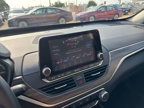 Used 2025 Nissan Altima 2.5 SV FWD image 20