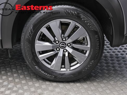 Used 2025 Nissan Pathfinder SV FWD image 8