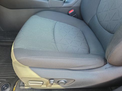 Used 2022 Toyota RAV4 XLE FWD image 27