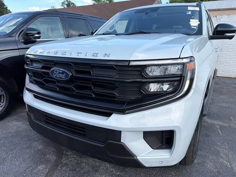 Used 2025 Ford Expedition Max Active AWD/4WD image 4