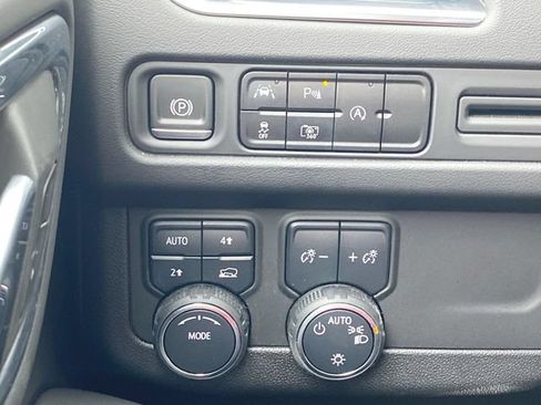 Used 2024 Chevrolet Tahoe RST w/ Luxury Package AWD/4WD image 18