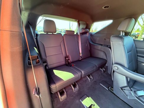 Used 2025 Chevrolet Traverse LT image 30