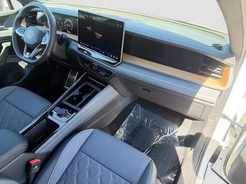 New 2026 Volkswagen Tiguan SEL R-Line image 14