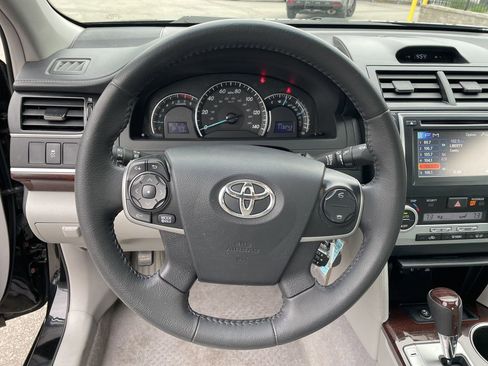 Used 2012 Toyota Camry XLE FWD image 16