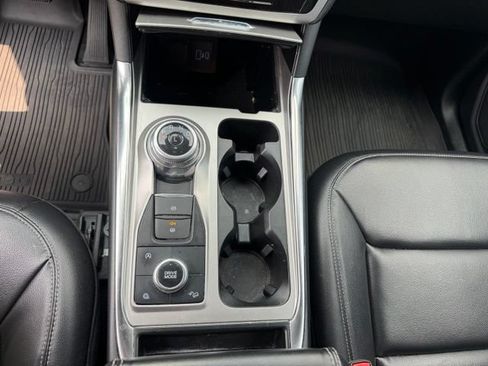 Used 2021 Ford Explorer XLT w/ Equipment Group 202A AWD/4WD image 12