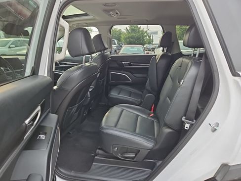 Used 2025 Kia Telluride S AWD/4WD image 5