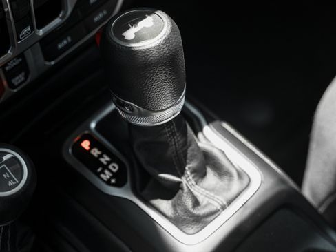 Used 2026 Jeep Wrangler Unlimited Rubicon AWD/4WD image 11