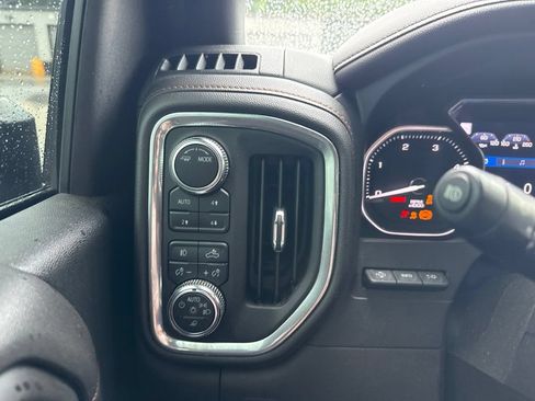 Used 2022 GMC Sierra 2500 AT4 w/ AT4 Premium Plus Package AWD/4WD image 13