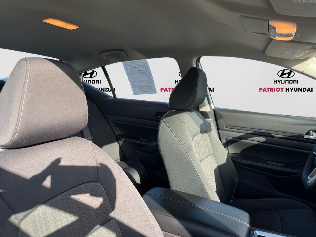 Used 2025 Nissan Altima 2.5 SV FWD image 13