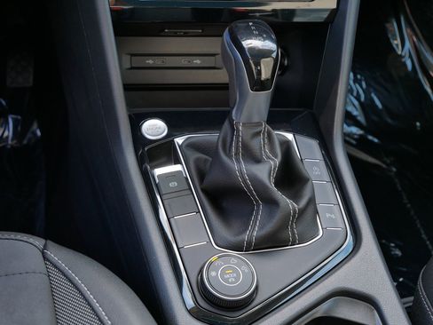 New 2025 Volkswagen Taos SE image 6