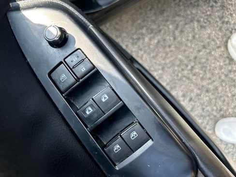 Used 2019 Toyota Highlander XLE AWD/4WD image 25
