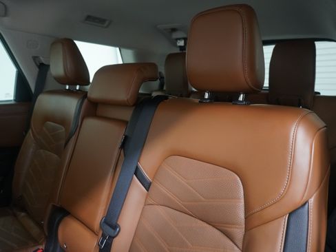 Used 2023 Nissan Pathfinder Platinum w/ Lighting Package (N93) FWD image 13
