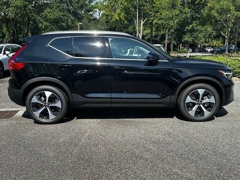 New 2025 Volvo XC40 B5 Core w/ Protection Package Premier image 3