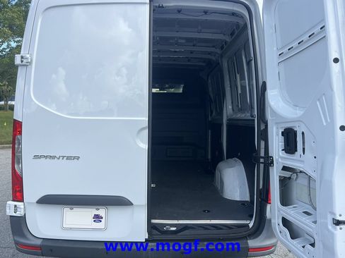 Used 2025 Mercedes-Benz Sprinter 2500 image 18