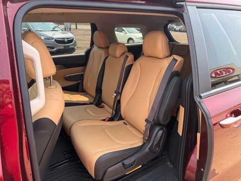 Certified 2023 Kia Carnival LX FWD image 10