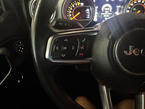 Used 2018 Jeep Wrangler Unlimited Sahara image 22