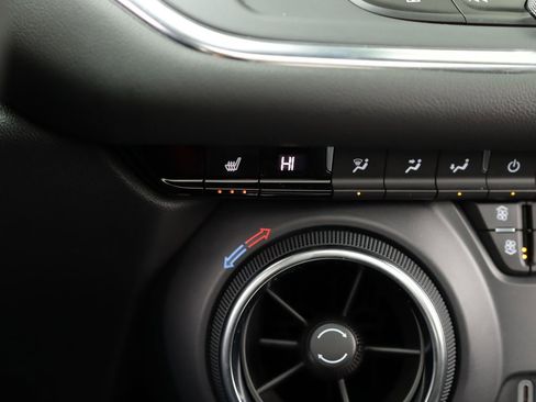 Used 2024 Chevrolet Blazer LT w/ Sound & Technology Package FWD image 17