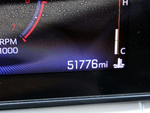 Used 2025 Chevrolet Trax LT FWD image 23