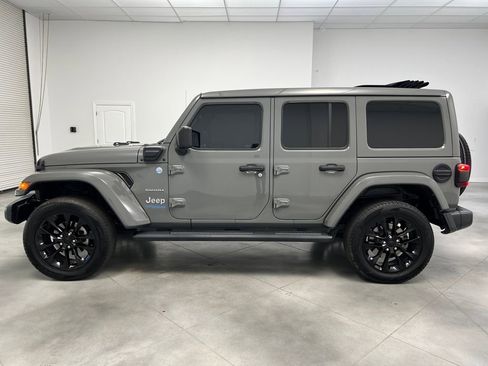 Used 2022 Jeep Wrangler Unlimited Sahara w/ Cold Weather Group image 5
