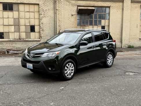 Used 2013 Toyota RAV4 LE AWD/4WD image 2